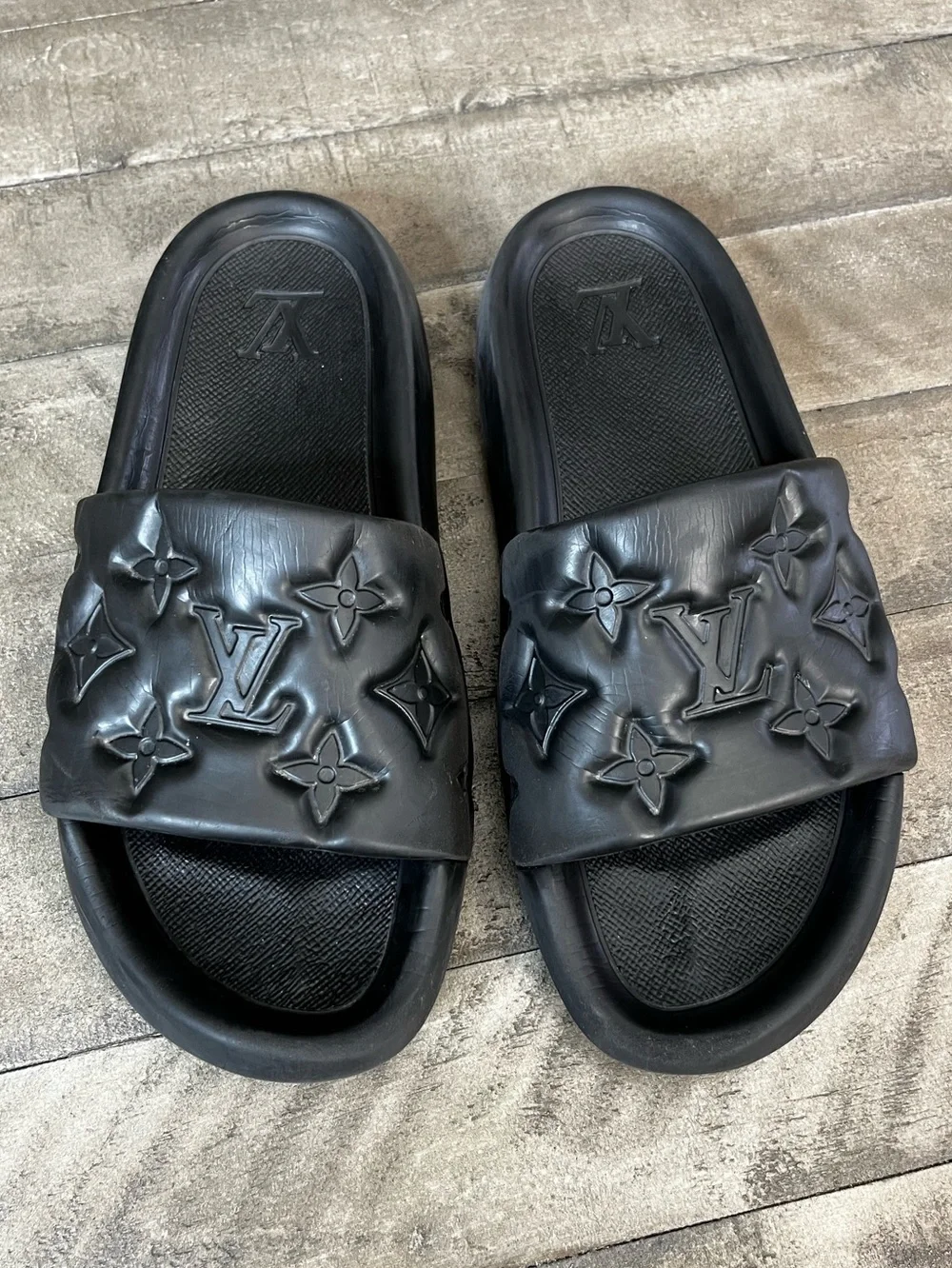 Louis Vuitton | Shoes | Louis Vuitton Waterfrontmule  display picture 2